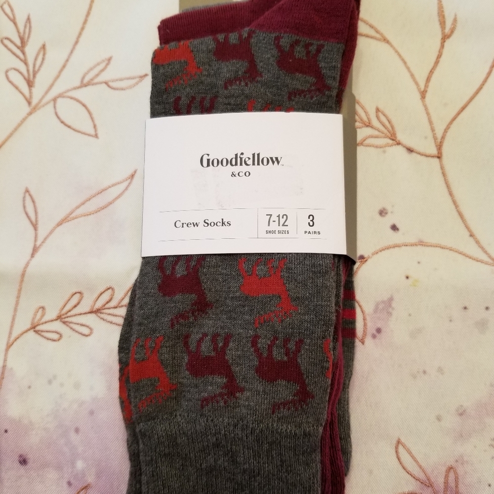 3 pairs of men's sox. Maroon & gray